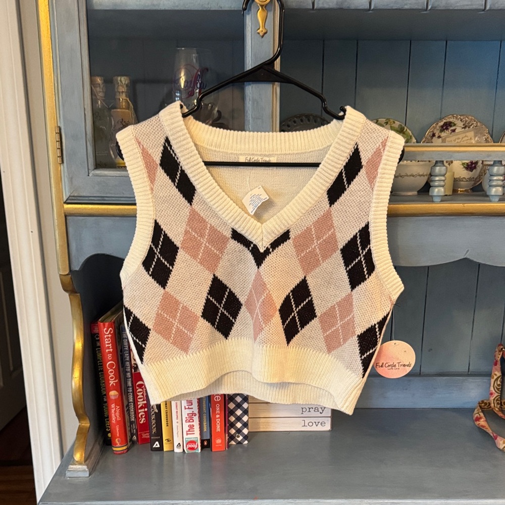 Argyle Knit Crop Sweater Vest — Cream & Blush